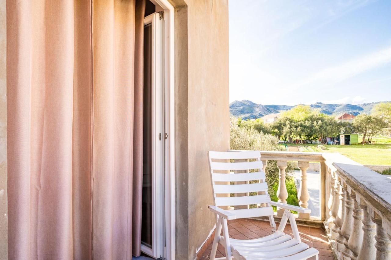 Francesca Guesthouse ムリニ エクステリア 写真